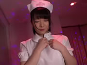小泉日向 粉紅風俗娘提供貼心的半套服務